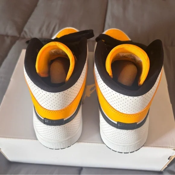Nike Air Jordan 1 Mid Perforated University Gold - Picture 6 of 9